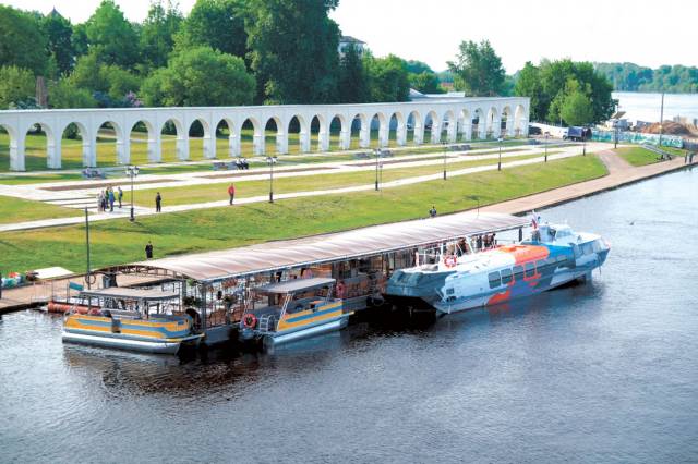 До старорусского Взвада из Великого Новгорода теперь можно добраться на современном судне.