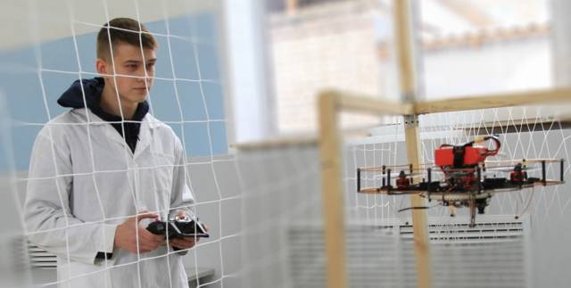В списке компетенций чемпионата — летающая робототехника и биопротезирование, чем успешно занимаются студенты Политехнического колледжа университета.