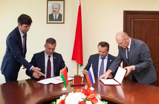 Министр архитектуры и строительства Беларуси Руслан Пархамович  и губернатор Андрей Никитин подписали обновлённый план мероприятий по реализации соглашения о торгово-экономическом, научно-техническом и культурном сотрудничестве между регионом и республикой.