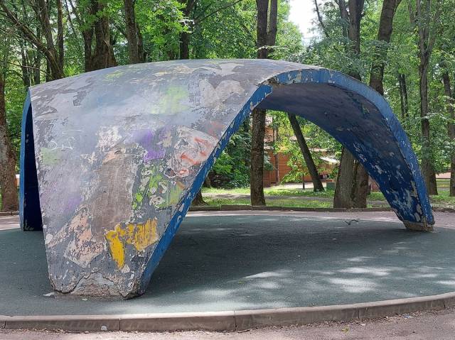 Вместо ветшающей бетонной конструкции в Кремлёвском парке Великого Новгорода может появиться необычный арт-объект.