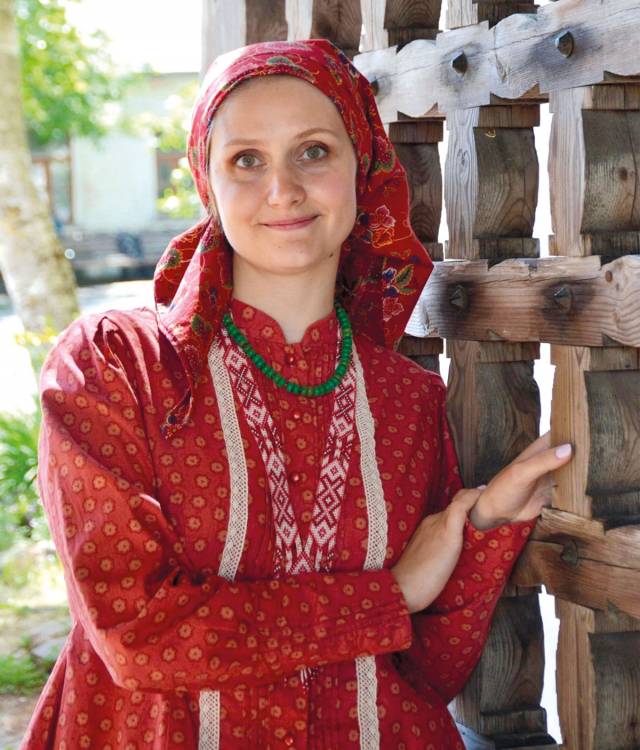 Марии Васильевой народный костюм нравится удобством и красотой.