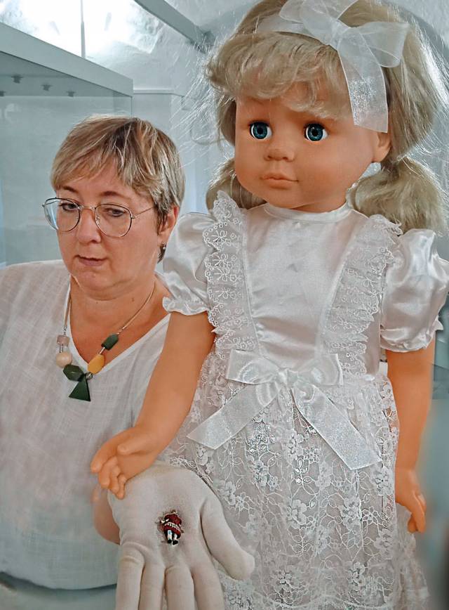У самой маленькой куклы — впрочем, как и у самой большой — есть своя история.