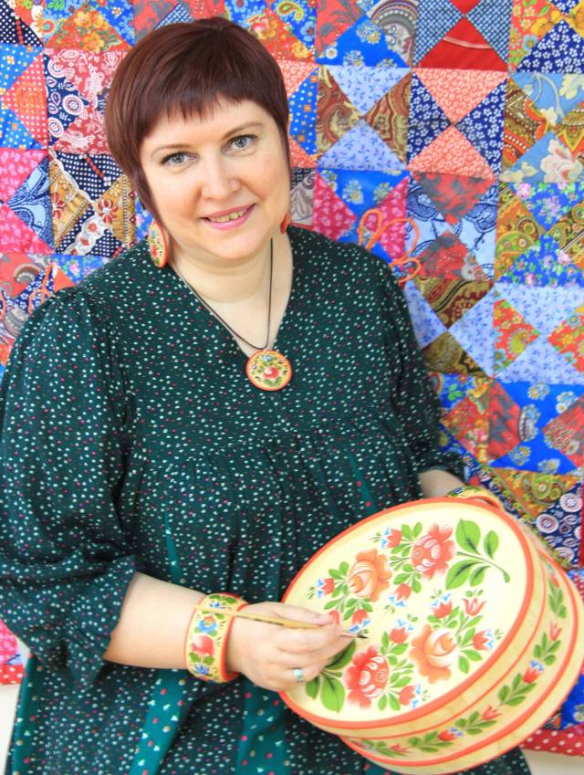 Юлия Полуянова изучает и возрождает новгородскую роспись.