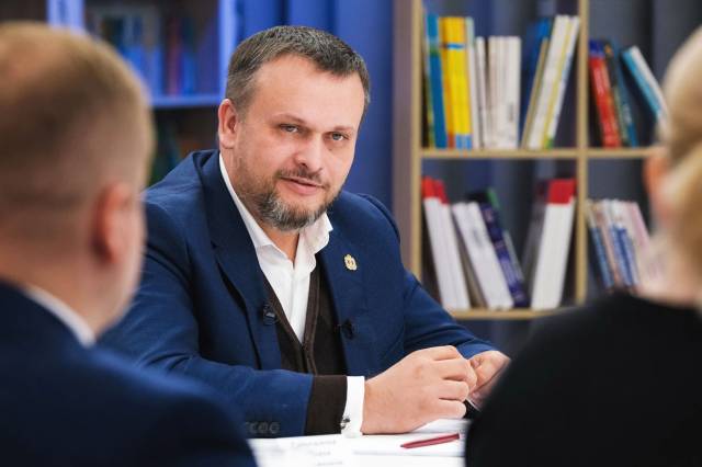 За время встречи с журналистами ведущих СМИ региона  Андрей Никитин ответил на два десятка актуальных вопросов.