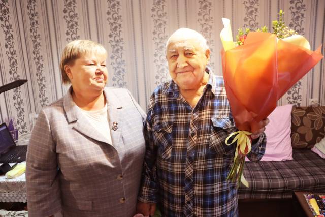 Глава округа лично поздравила участника Великой Отечественной войны Николая Егоровича Подгорного с днем рождения