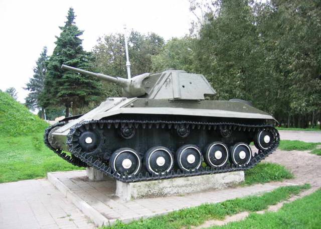 К 20-летию Победы в Великой Отечественной войне танк был установлен на территории новгородского кремля, а затем перемещён в экспозицию мемориала «Освобождение Новгорода».