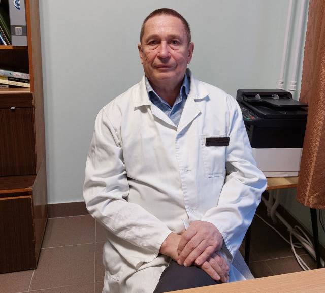 Новгородский хирург Александр Уханов совершенствует методики и передаёт свои знания врачам.