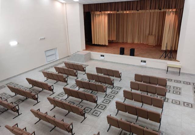 В следующем году в грузинском Центре планируют обновить звуковое и световое оборудование для сцены.