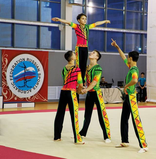 Соревнования в Великом Новгороде собрали более 400 акробатов из 12 российских регионов.