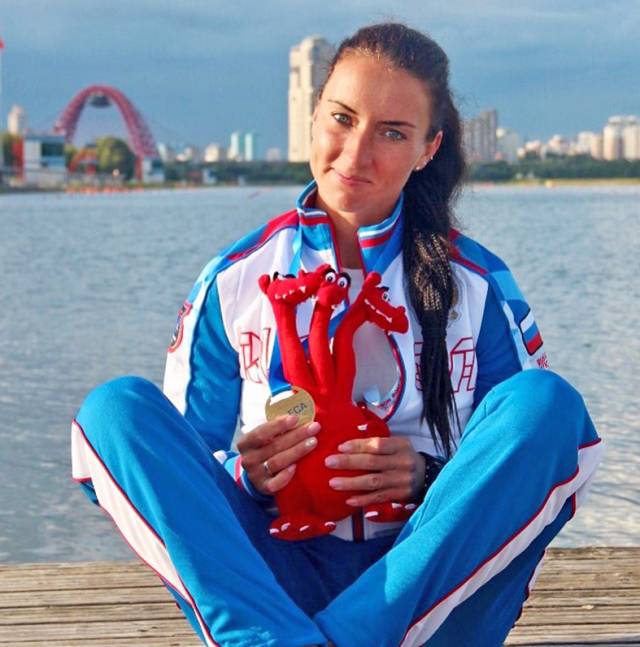 Дарья Лукина собрала целую коллекцию медалей с международных и российских соревнований по гребле на драконах.