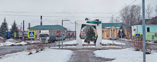 Главная улица посёлка Парфино — улица Ленина.