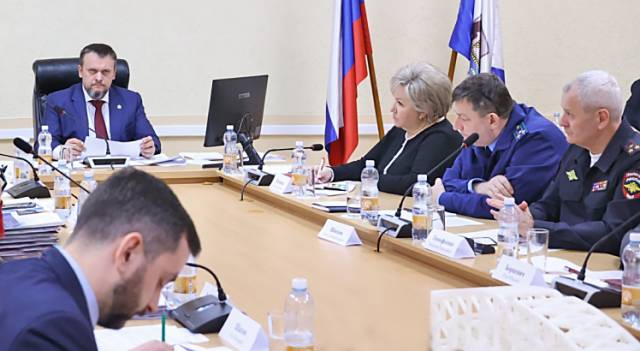 В Боровичах прошло выездное заседание регионального правительства.