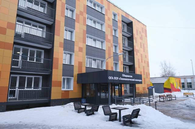 Андрей Никитин осмотрел сразу три отремонтированных общежития.