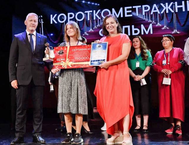 Галина Лифанова (в центре) в этом году будет художественным руководителем фестиваля «КиноСам».
