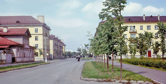 Вид улицы Некрасова (ныне Предтеченской) от гостиницы «Волхов». 1963 год.