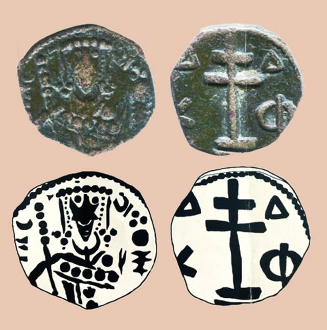 На лицевой стороне монеты — аверсе — находится изображение Алексея I Комнина. На реверсе — крест с монограммой.