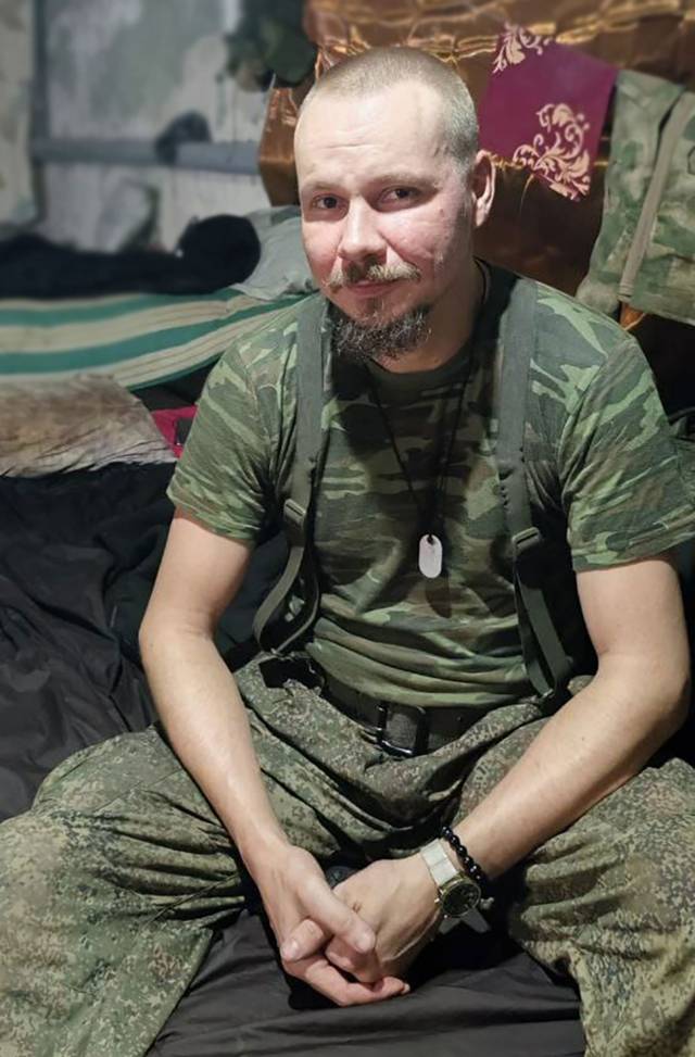 Александр Ушаков служил в спецназе ГРУ – войсковой разведке ВДВ. Военным человеком себя не считал, хотел жить обычной жизнью, растить детей. Но когда пришлось, воевал так, что в 1008-м полку гордятся, что были вместе с ним.