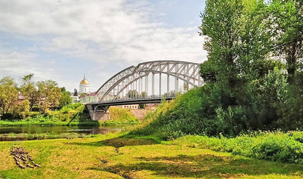 Одна из самых узнаваемых визитных карточек Боровичей – мост Белелюбского.