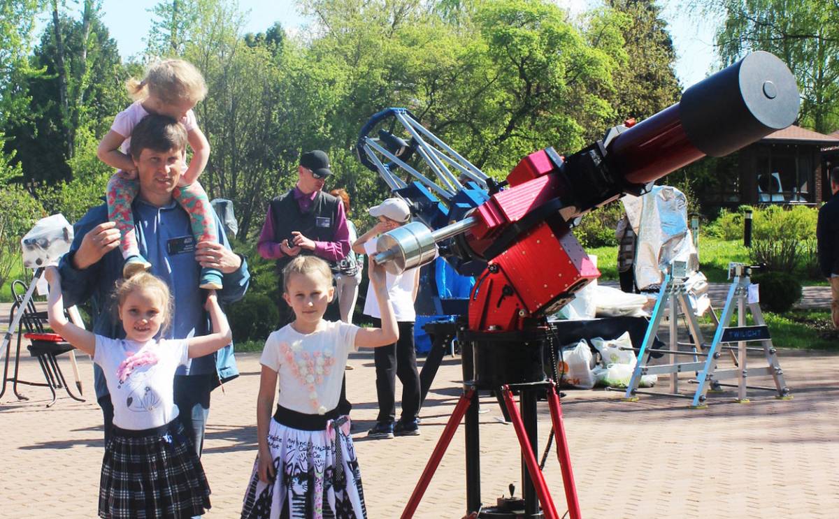 Увлечение астрономией объединяет семью Ждановых и делает совместные поездки более интересными и познавательными.