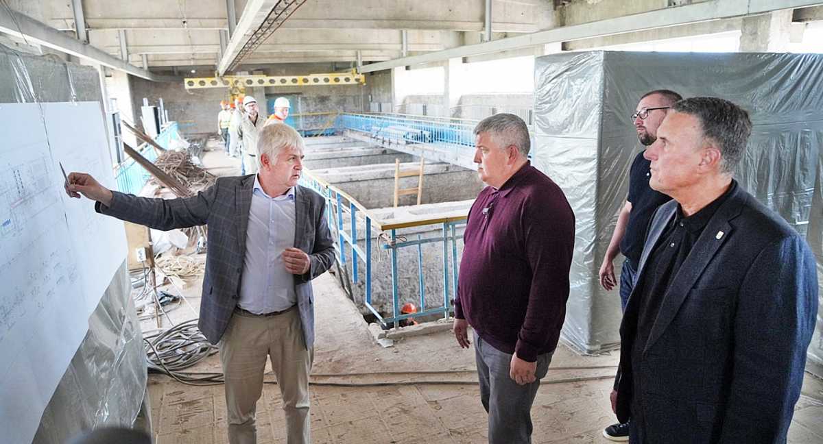 Руководитель «Новгородского водоканала» рассказал врио губернатора Александру Дронову и мэру областн