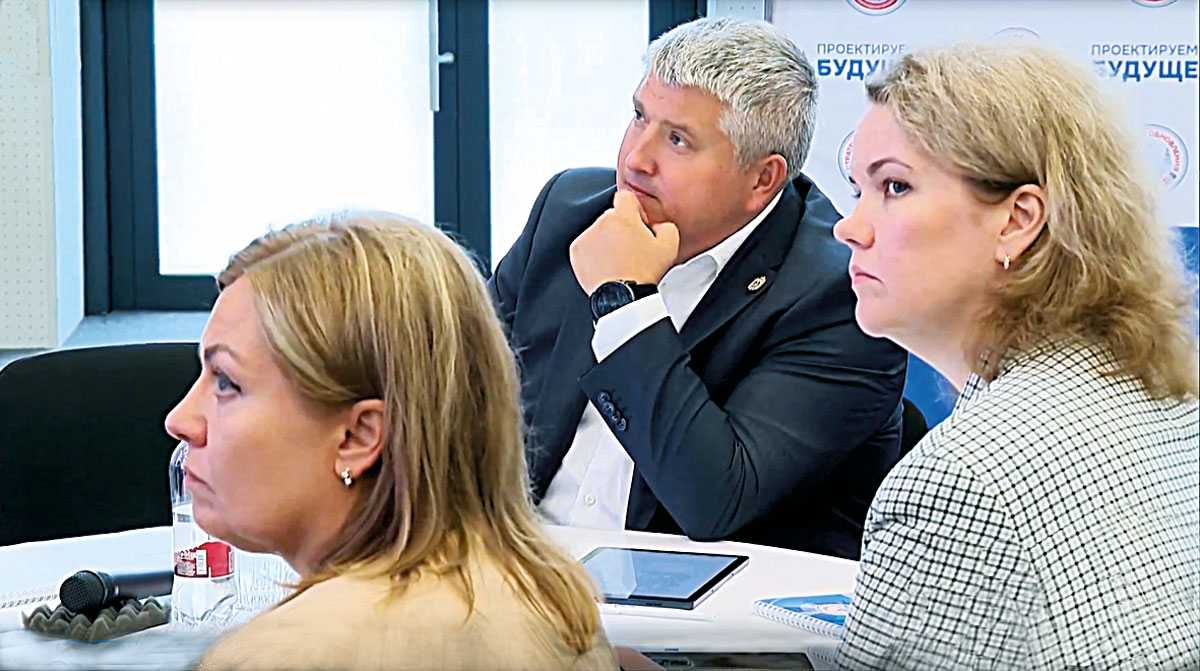 Глава региона и его заместители с интересом слушали предложения участников стратсессии.