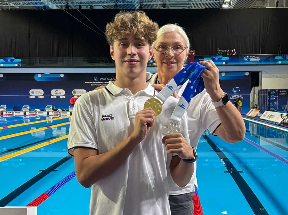 К успеху Егора Бабинича привела его тренер Елена Иванова.