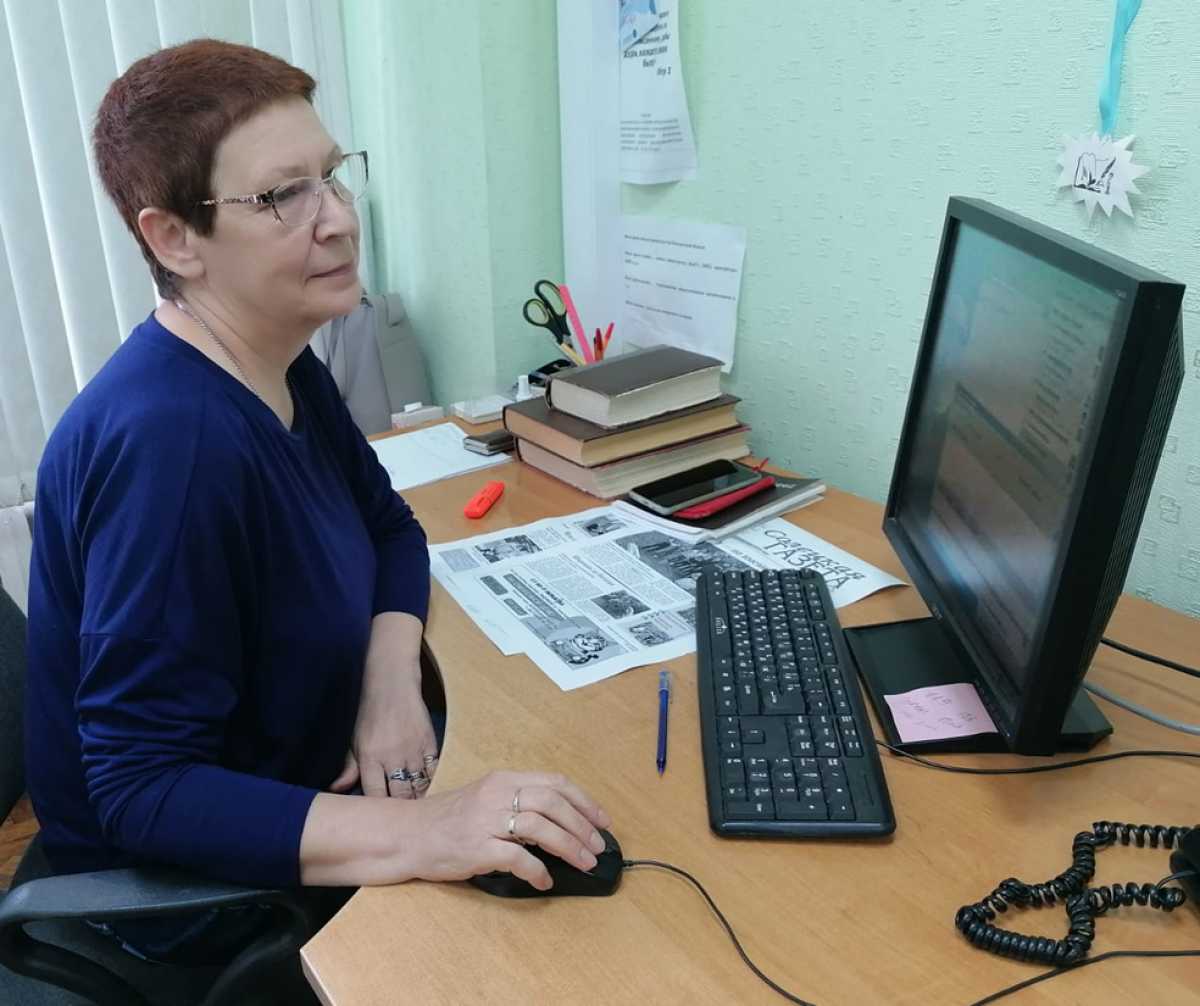 Опыт машинистки помогает Галине Карповой быстро вносить правки  в текстовые файлы.