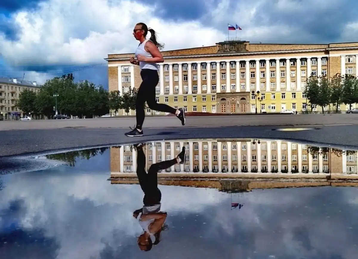 Физически подготовленные люди для увеличения кардионагрузки могут заниматься бегом.