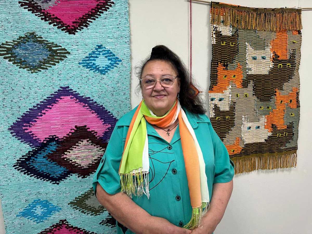 Выставка декоративных ковриков Маргариты Ванесян была устроена в краеведческом музее села Марёво.