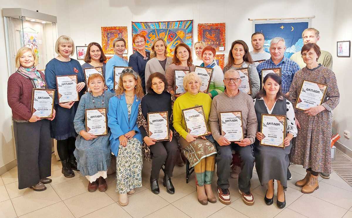 Выставка конкурсных работ на тему «Народный календарь» и выставочных работ мастеров на свободную тем