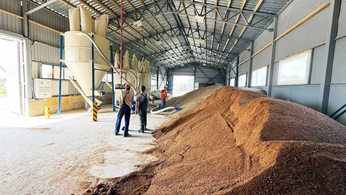 Производственный потенциал цеха позволяет выпускать до пяти тонн комбикорма в час.