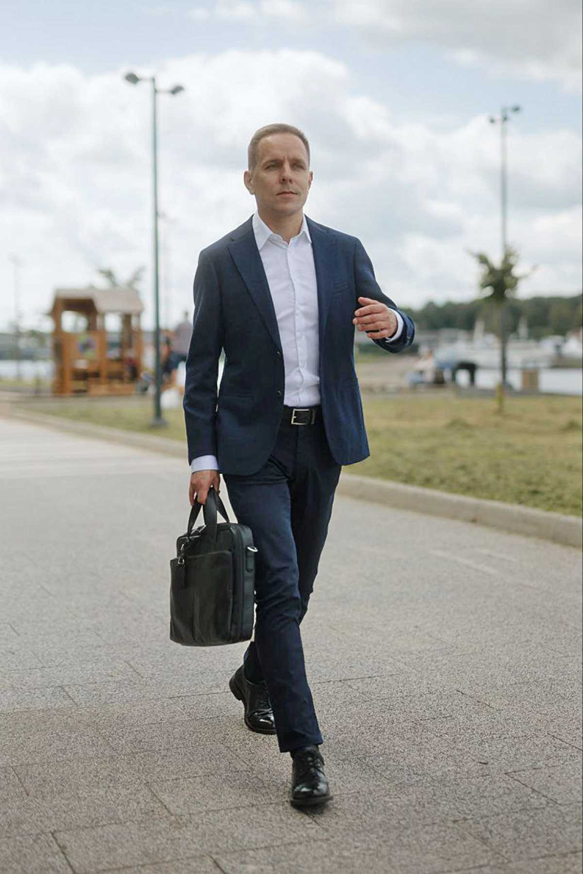 Максим Глинский —  • сторонник того, чтобы начинать с малого, не с высоких должностей; • считает, чт