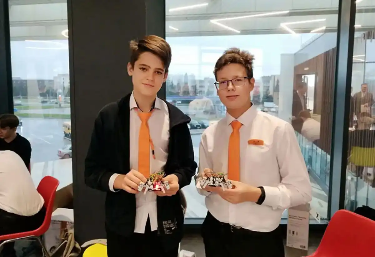 Ученики новгородского Лицея-интерната имени Михаила Сперанского собрали для выставки инновационных р