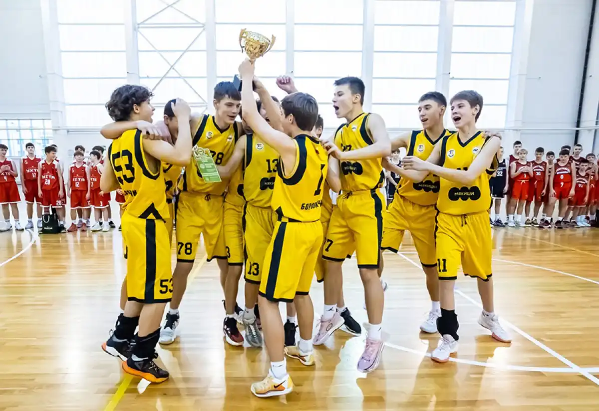 Новгородцы одержали победу на межрегиональном этапе первенства России по баскетболу.