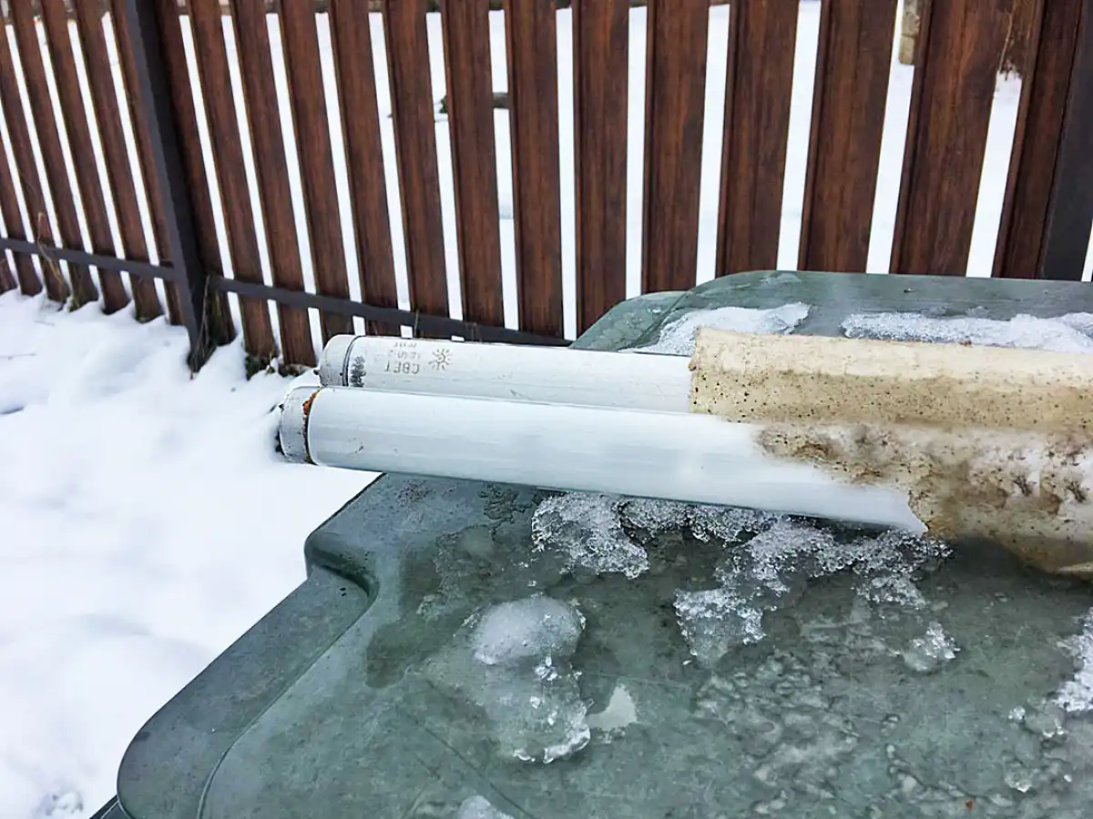 Каждую лампочку при сдаче нужно упаковать отдельно.