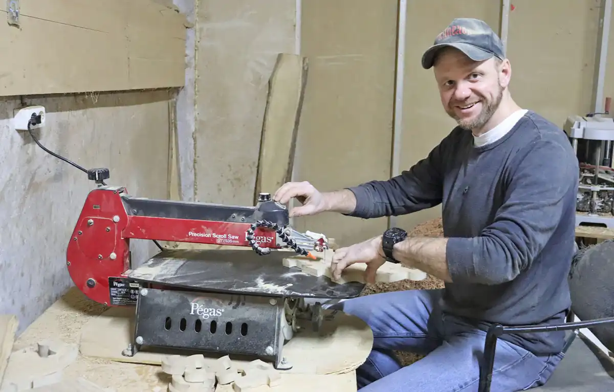 По словам Антона, освоить новое ремесло было несложно: он же у нас всё-таки левша!