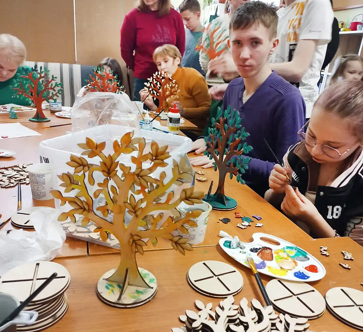 Самое главное — занятия в мастерских дают детям и подросткам с инвалидностью общение и реализацию себя в творчестве.