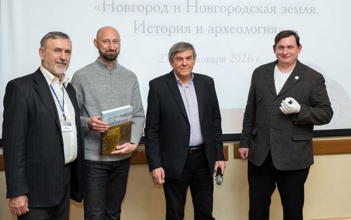 На весах истории