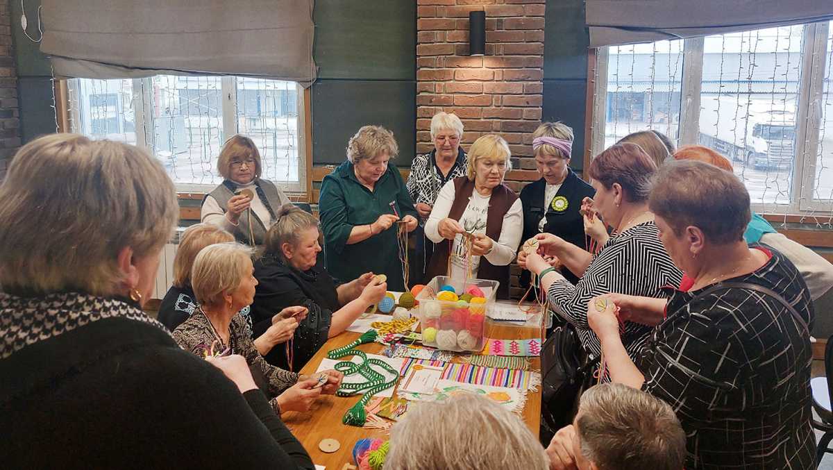 А ну-ка, бабушки… и дедушки!