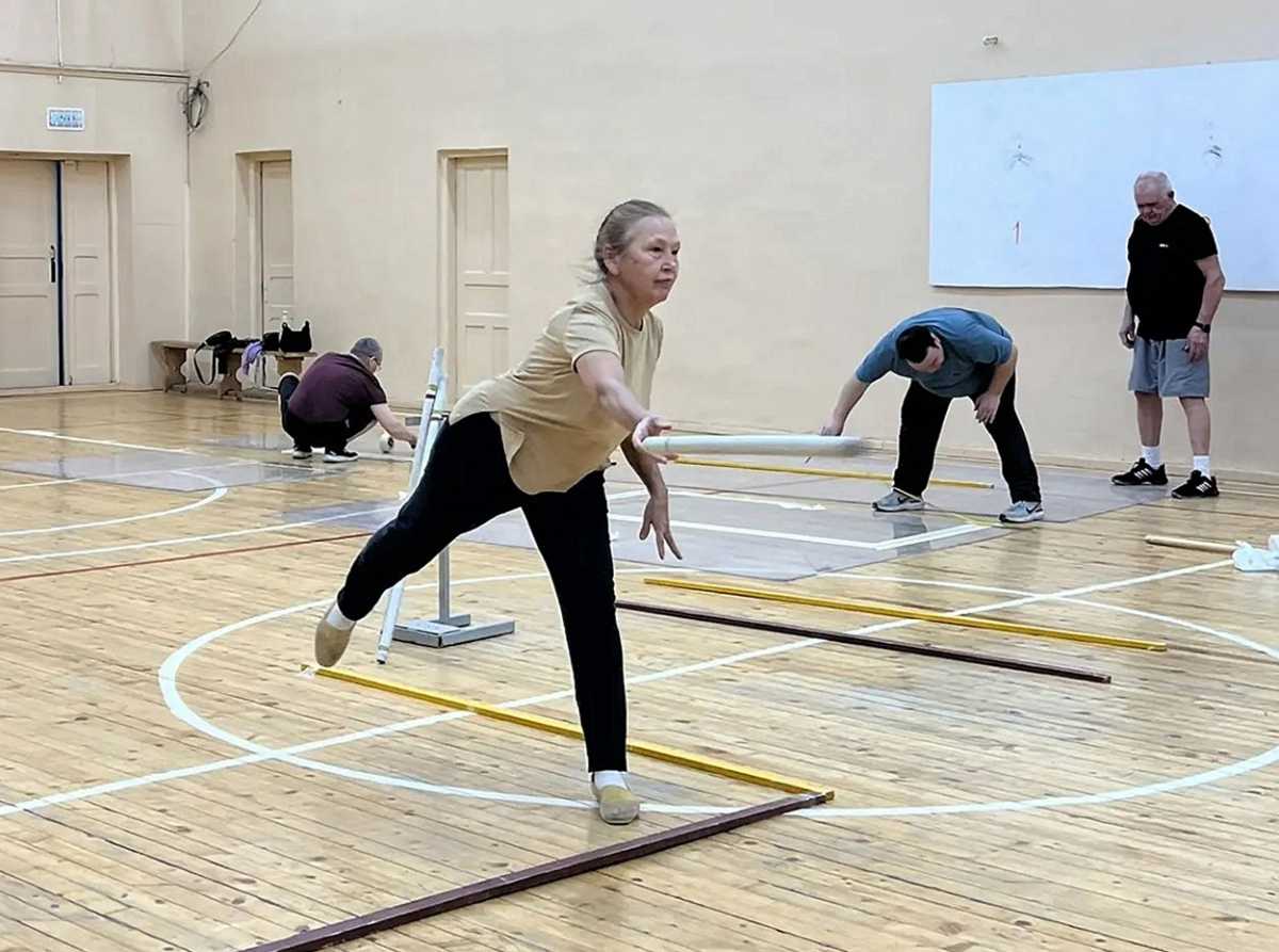 По «бабкам» — черенками от лопат