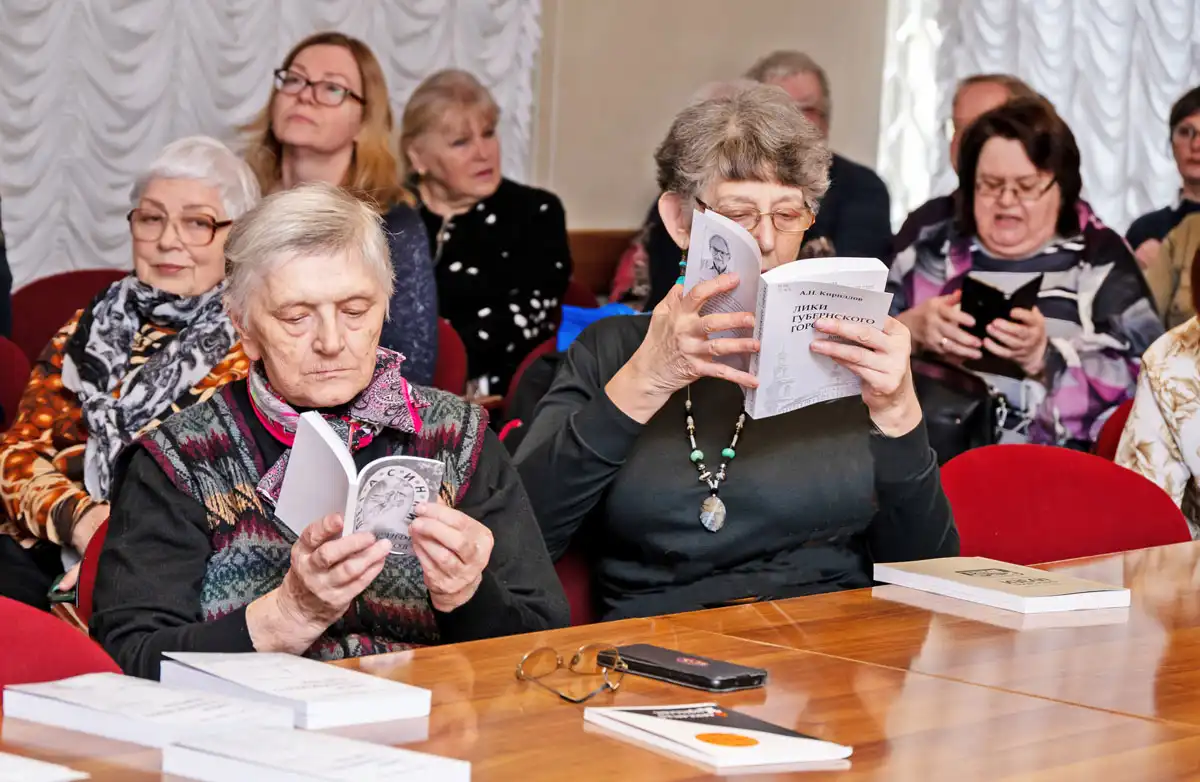 Новый том, посвящённый Новгороду начала XX столетия, разошёлся в считанные минуты.