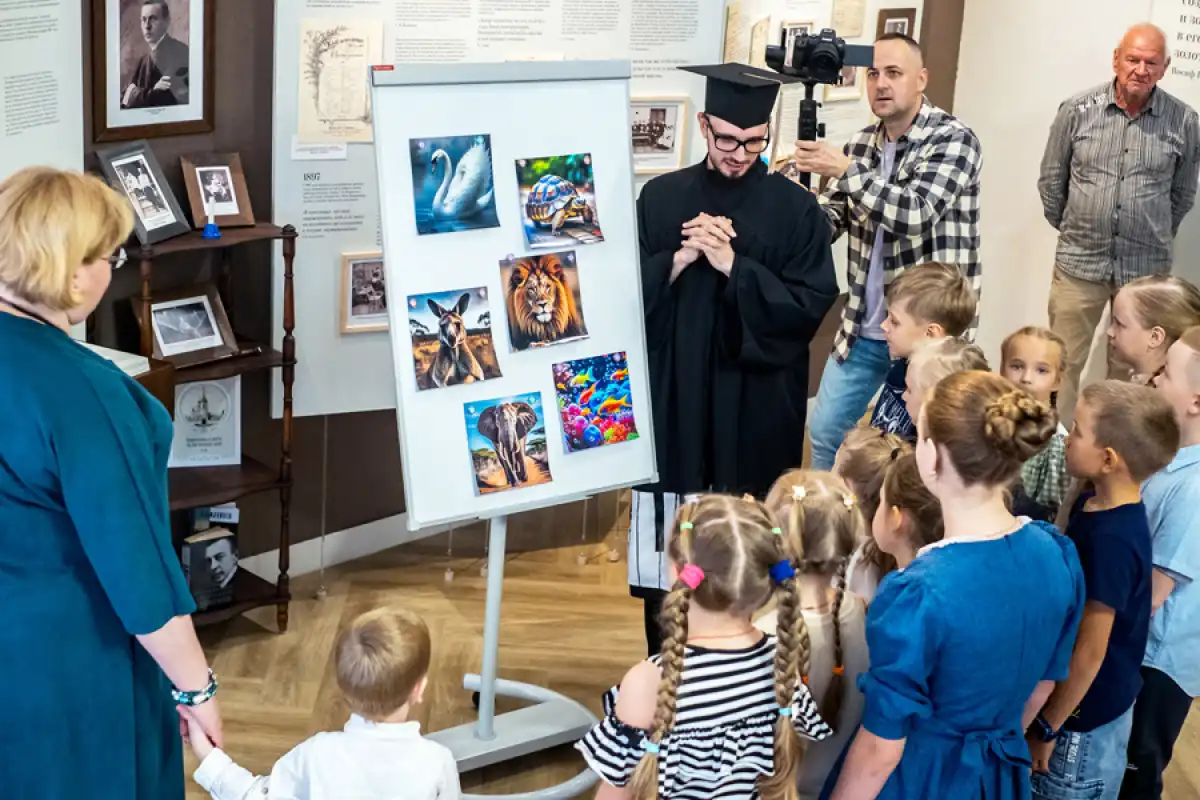 Для младших школьников проходят увлекательные квесты с Магистром и хранителем музыкальных тайн господином До-диез Минором.