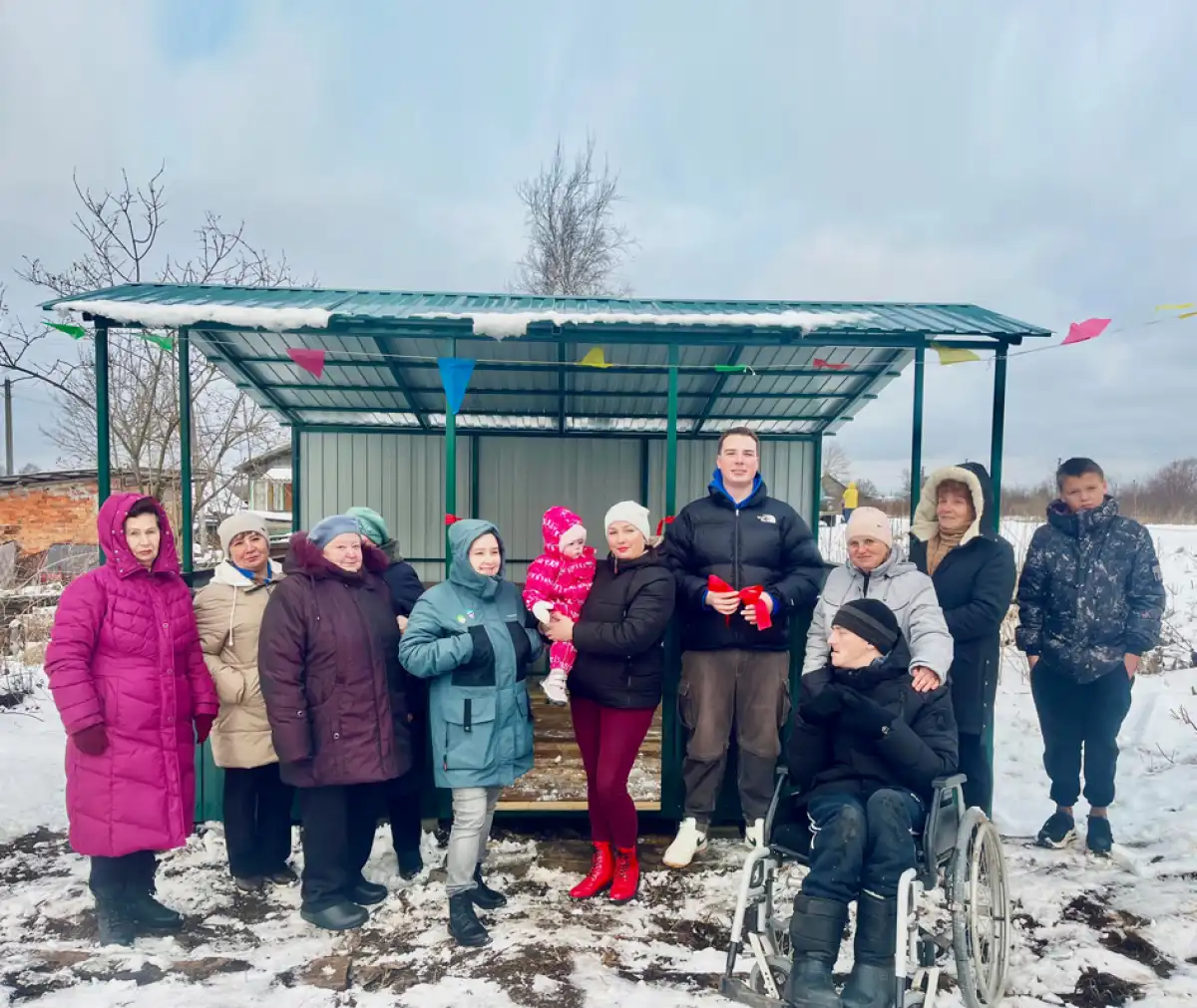 Проекты ТОСов делают жизнь на селе более комфортной. Так, в деревне Светлицы октябре прошлого года была открыта новая беседка.