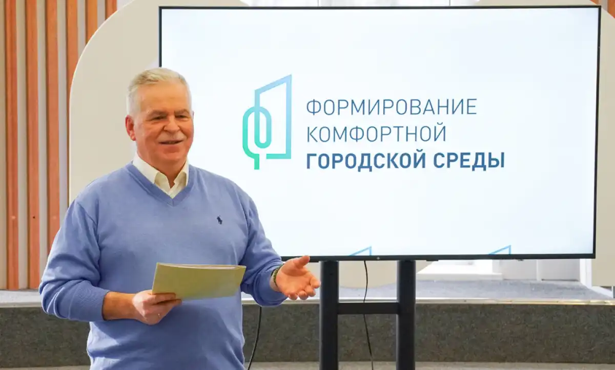 Депутат областной Думы Анатолий Федотов рассказал волонтёрам о проекте и отметил важность их работы.