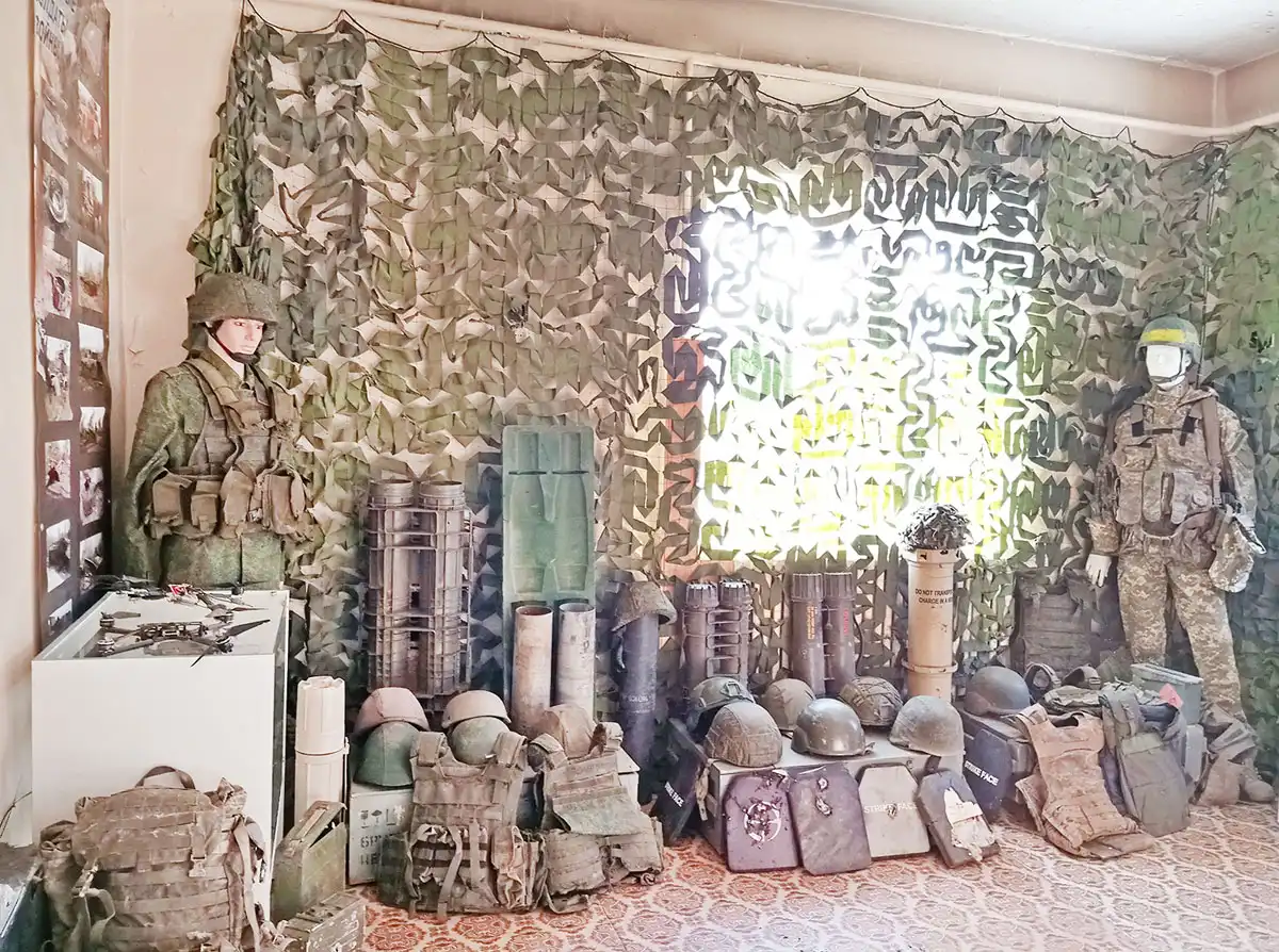 Экспозиция музея — настоящие трофеи, которые показывают, с каким серьёзным противником приходится иметь дело нашим бойцам на СВО.