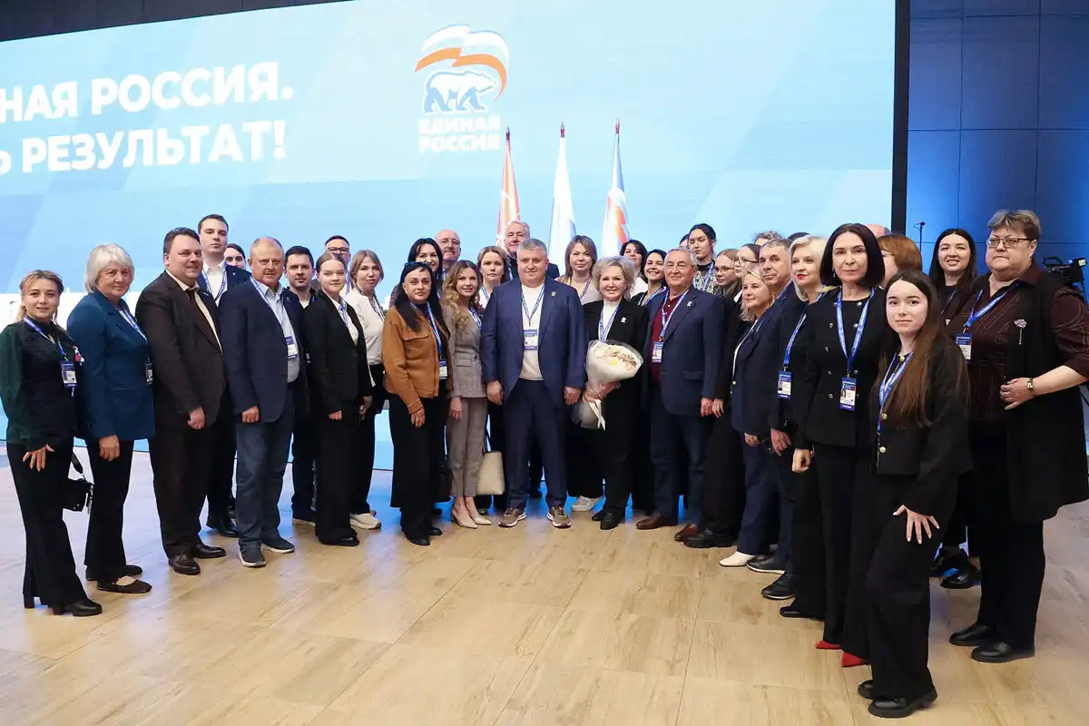 Новгородскую делегацию на окружном форуме «Есть результат!» возглавили губернатор Александр Дронов и сенатор Елена Писарева.