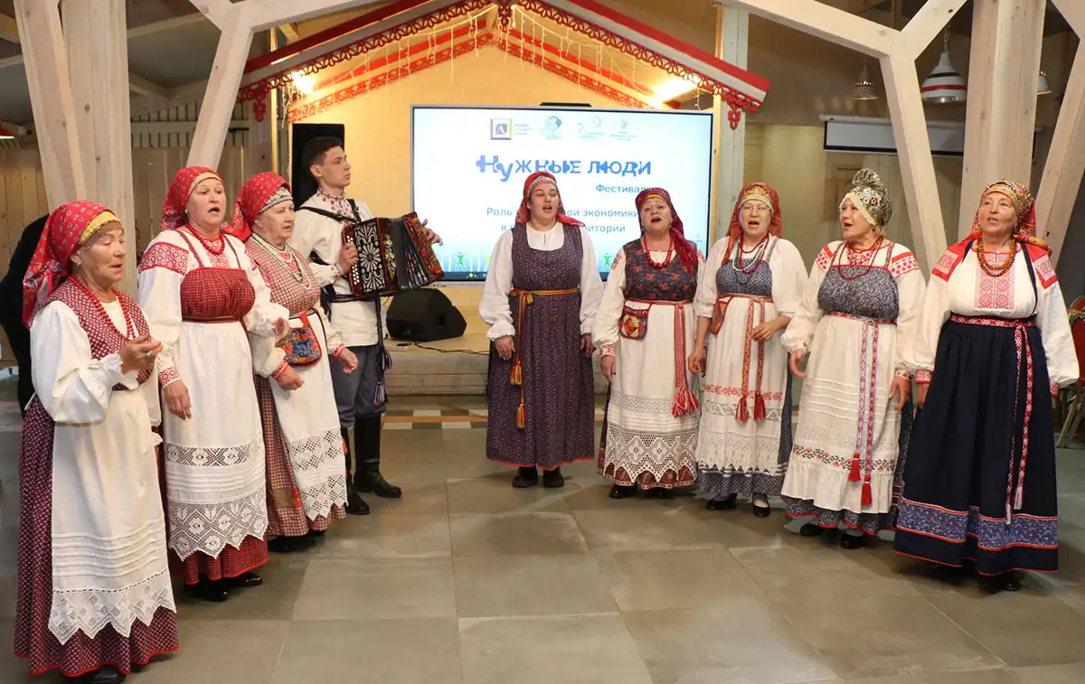 Одним из номинантов был отмечен Артём Грунин, руководитель фольклорного коллектива из деревни Чечулино. Выступление этого ансамбля с песнями и танцами подарило всем на мероприятии особое настроение, позволило прикоснуться к эстетике и традициям народного пения.