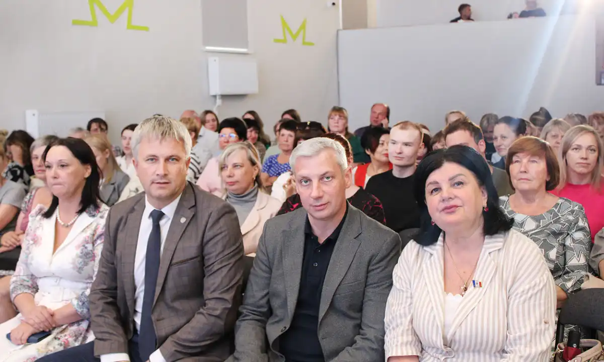 Во встрече по инициативному бюджетированию приняли участие глава Боровичского округа Андрей Герасимов и депутаты Новгородской областной Думы Олег Стрыгин и Лариса Артемьева. Во встрече по инициативному бюджетированию приняли участие глава Боровичского округа Андрей Герасимов и депутаты Новгородской областной Думы Олег Стрыгин и Лариса Артемьева.