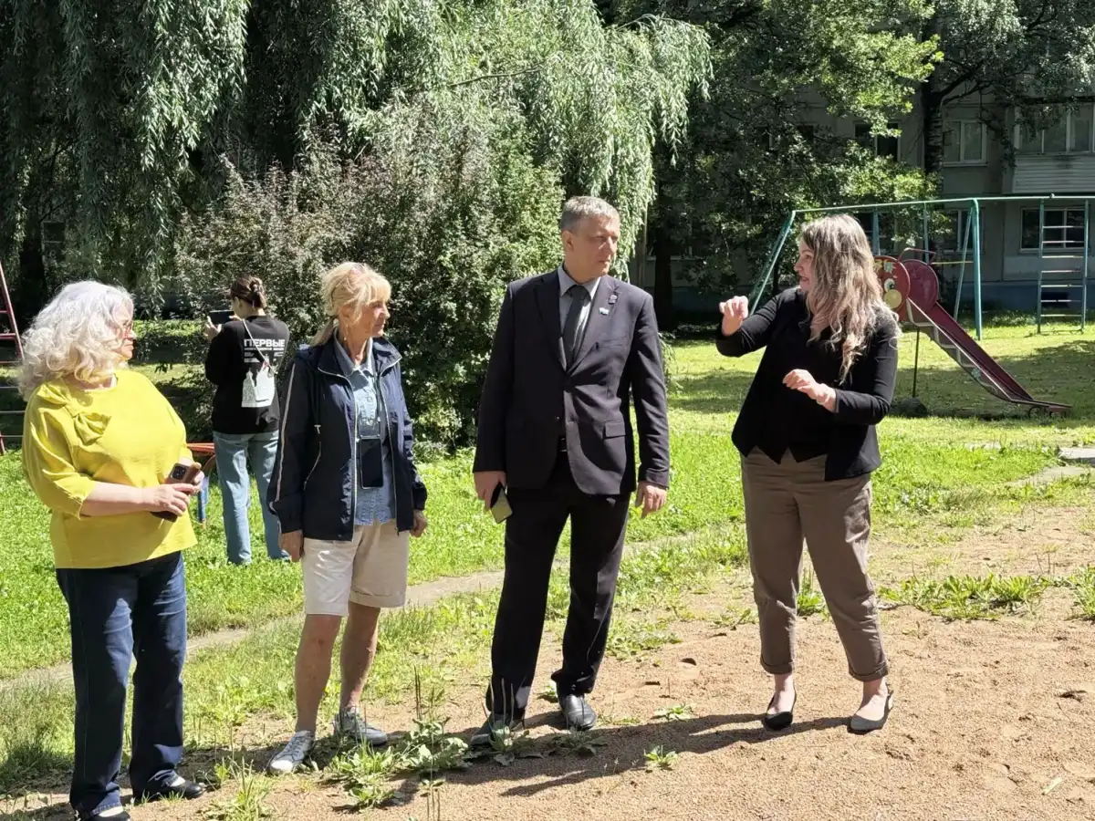 Задача Штаба общественной поддержки — провести оценку состояния объектов и создать безопасные и комфортные условия для детей Великого Новгорода. Выездные проверки помогают увидеть реальную картину на местах, учесть обращения горожан и своевременно устранить проблемные точки.