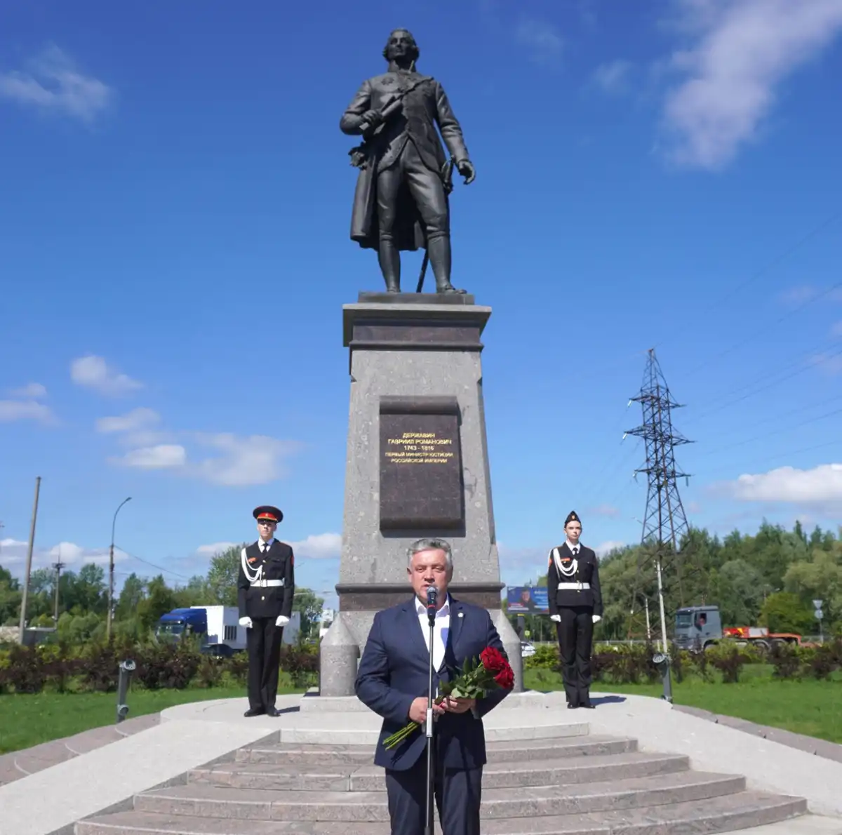 Константин СОМОВ, заместитель губернатора Новгородской области: — В Великом Новгороде завершилась «Державинская неделя». Она включала более 10 различных мероприятий, посвящённых Гавриилу Романовичу Державину. Выдающийся государственный деятель, первый министр юстиции России, поэт, философ.